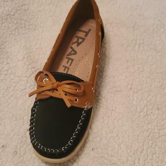 Tan/Black Sperry type shoes - Picture 2 of 7